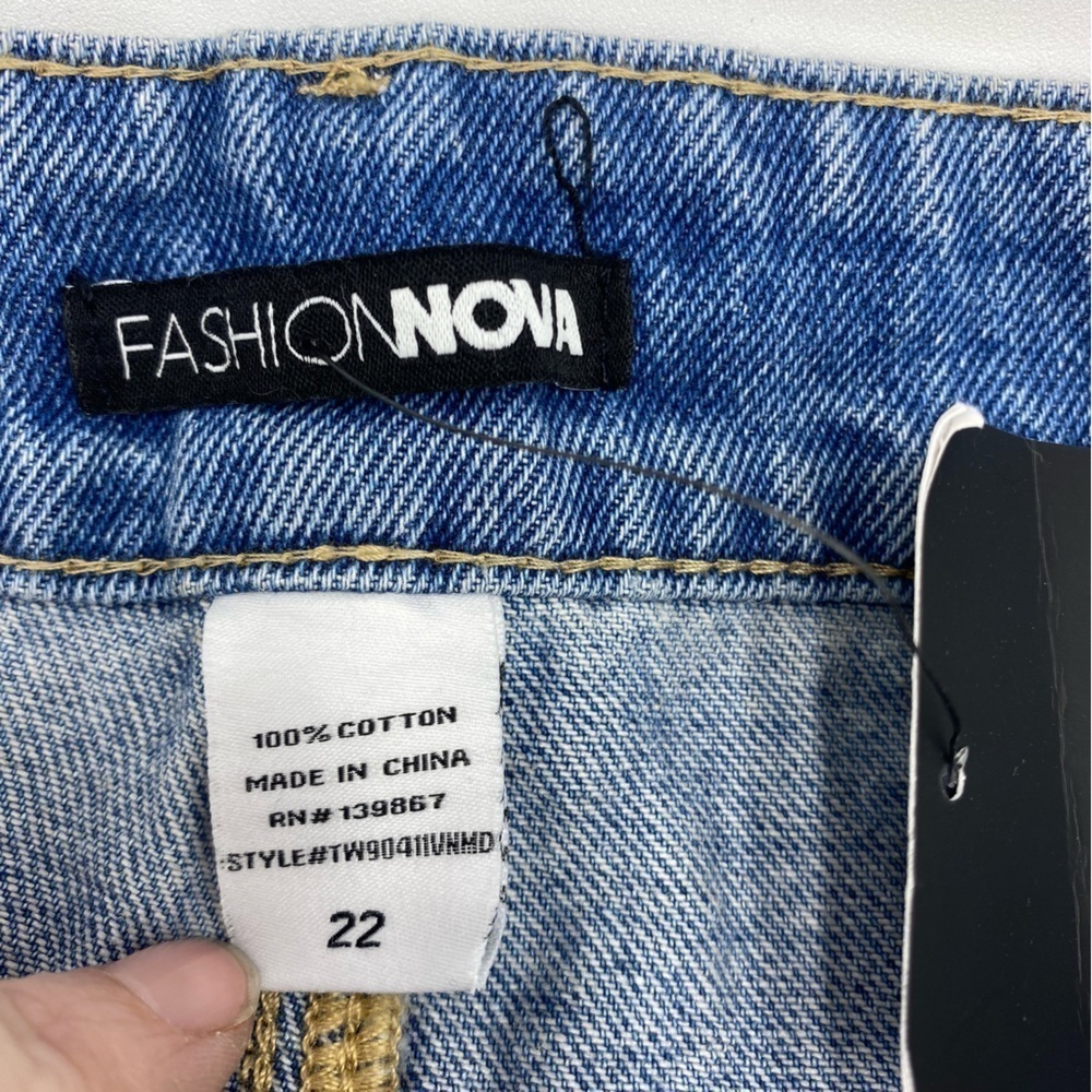 Fashion Nova Women's Size 22 Distressed Light Medium Denim Jeans - Picture 5 of 7
